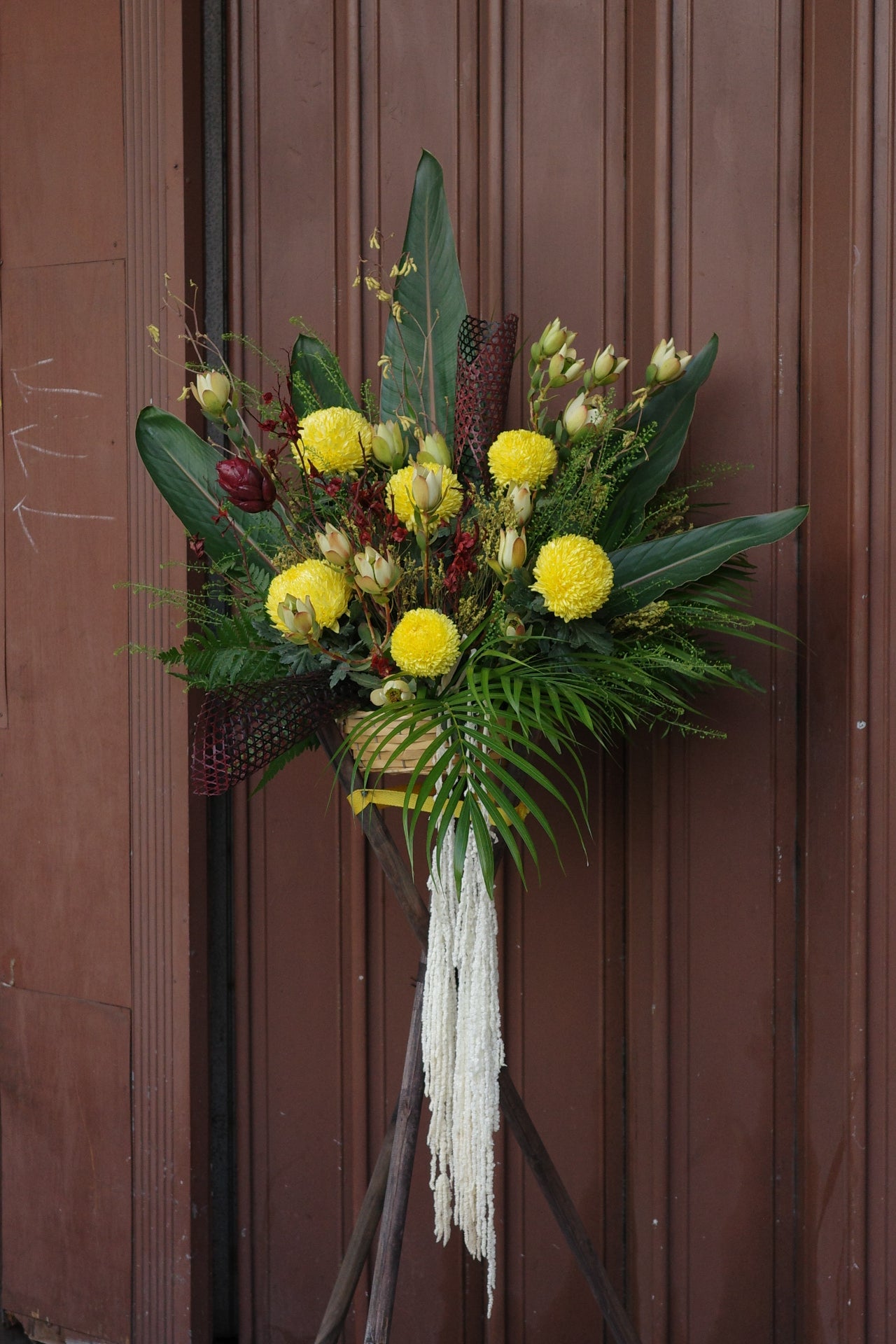 Custom Opening Flower Stand