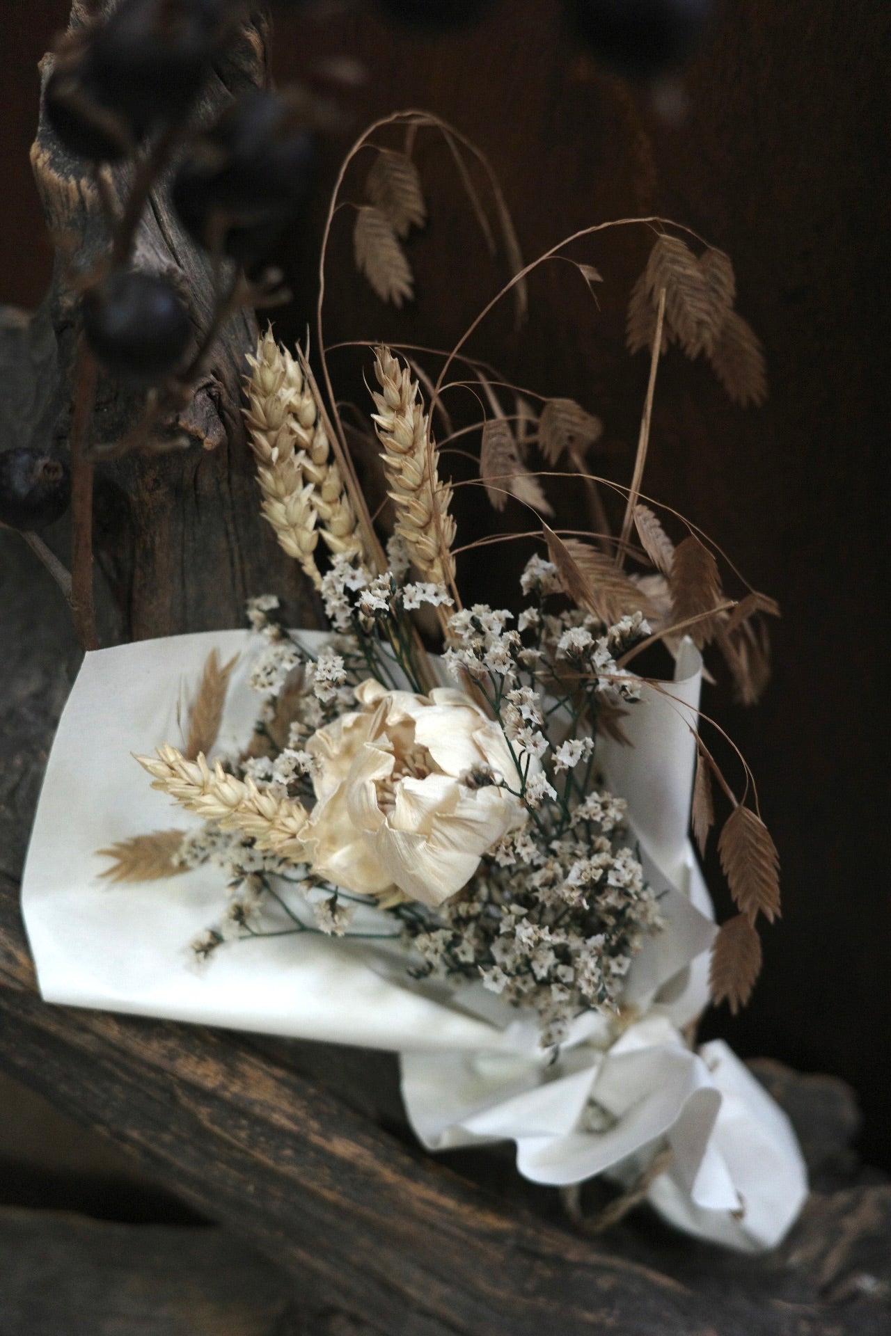 HEARTY HATI Mini Bouquet (White)