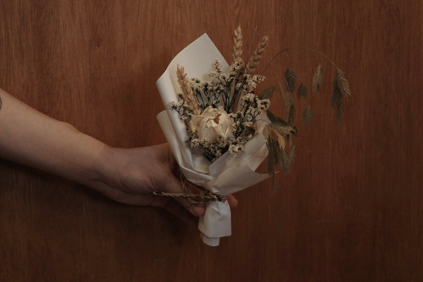 HEARTY HATI Mini Bouquet (White)