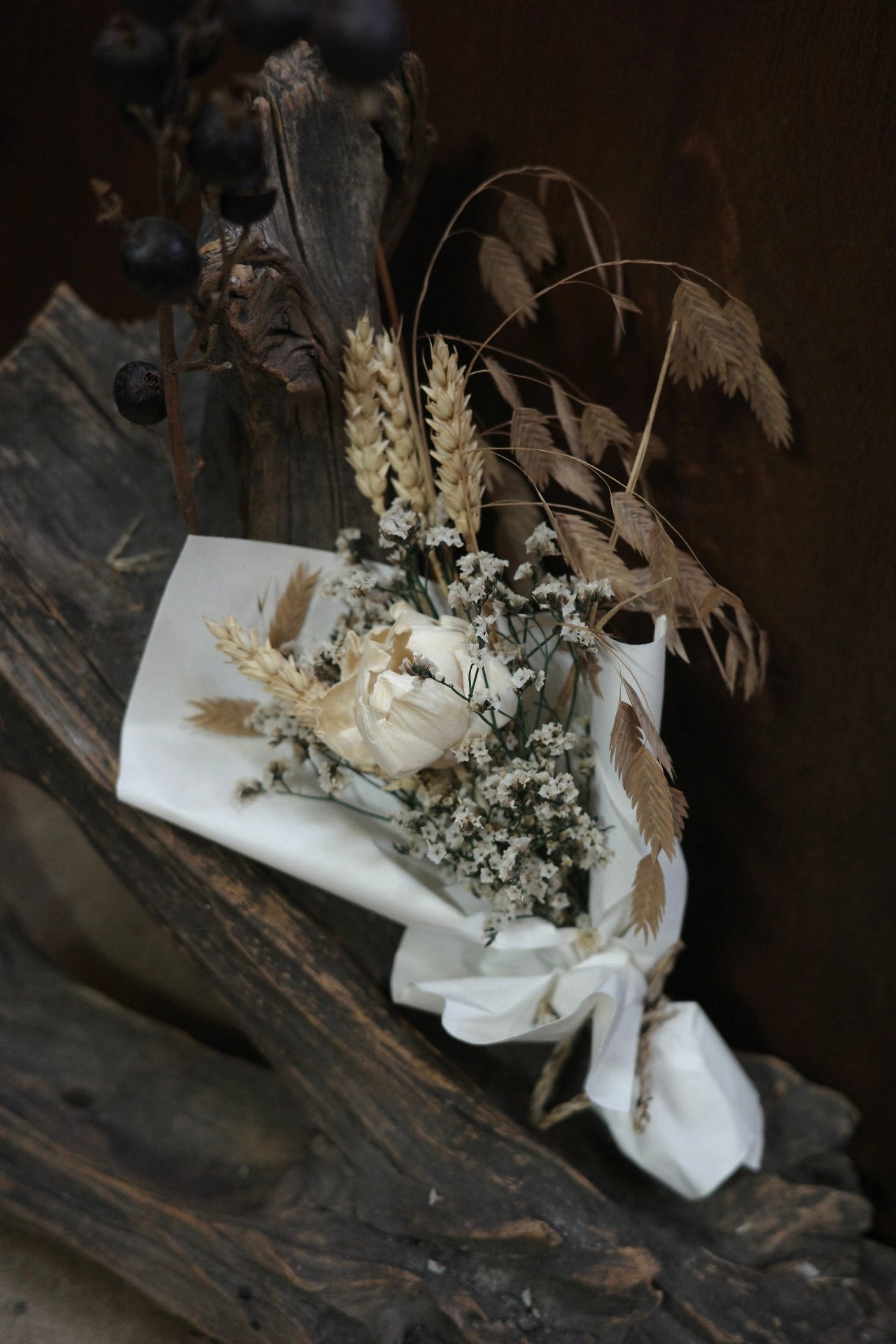 HEARTY HATI Mini Bouquet (White)