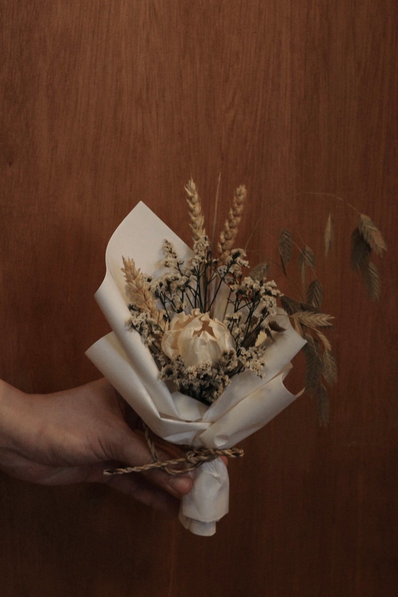 HEARTY HATI Mini Bouquet (White)
