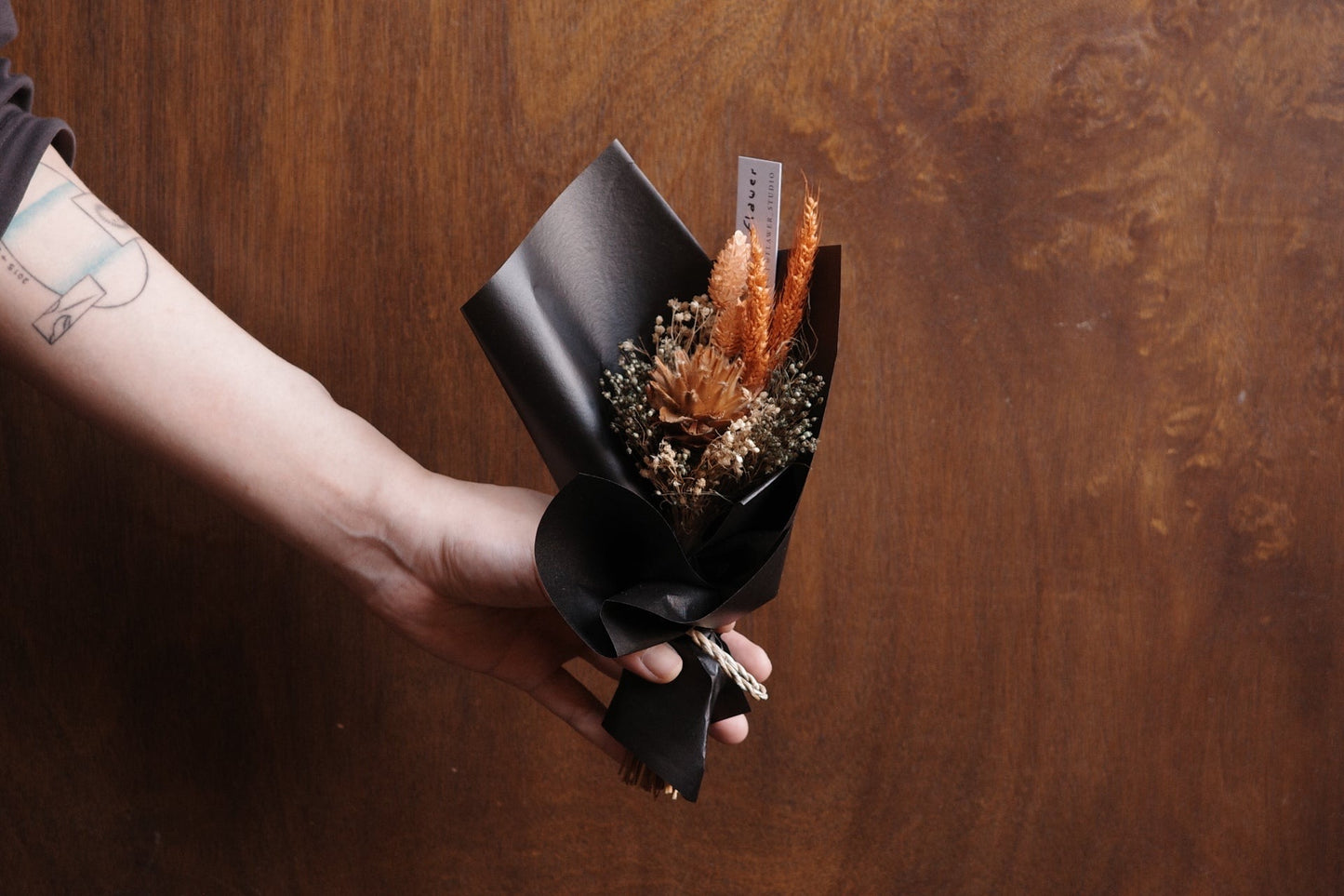 HEARTY HATI Mini Bouquet (Black)