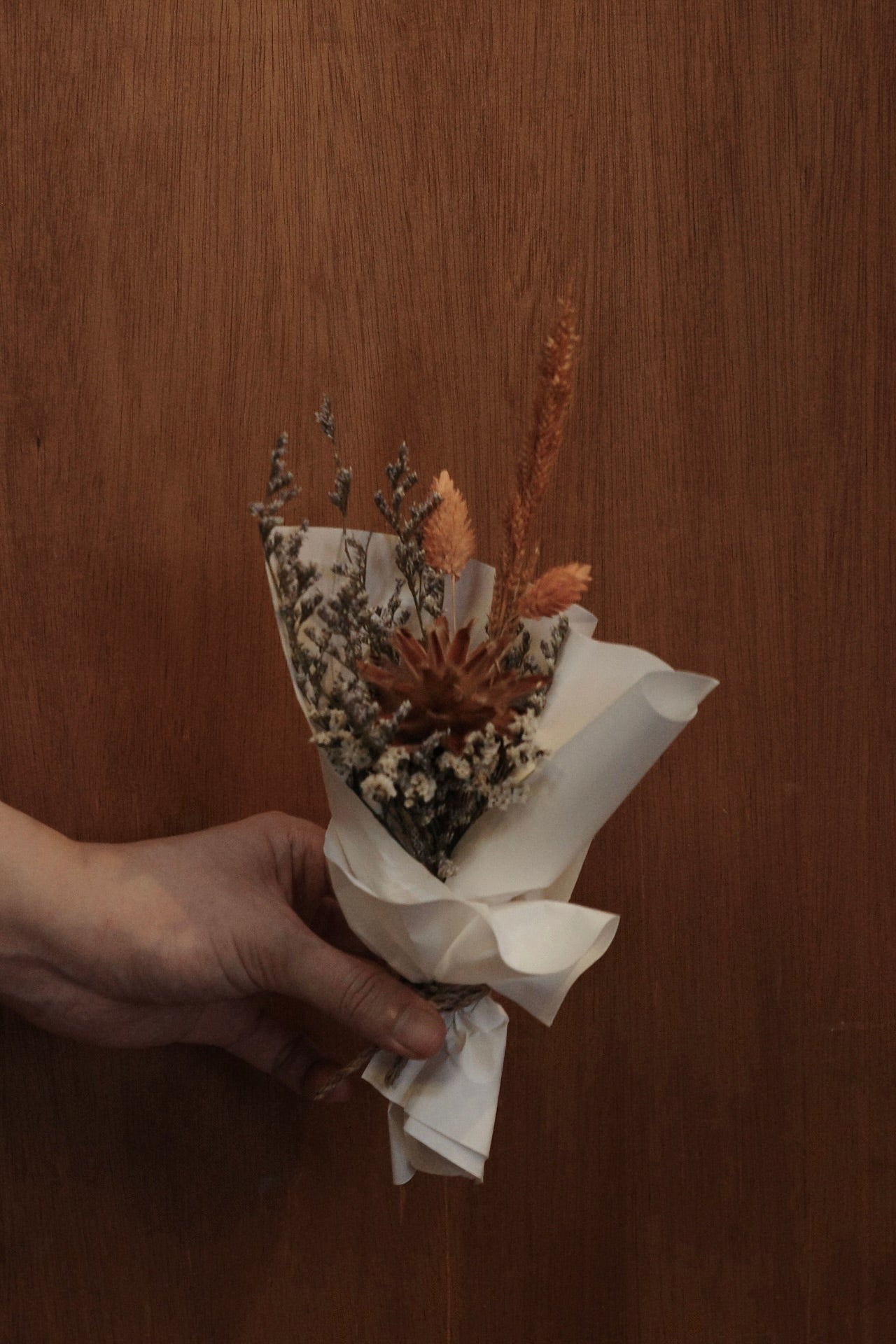 HEARTY HATI Mini Bouquet (White)