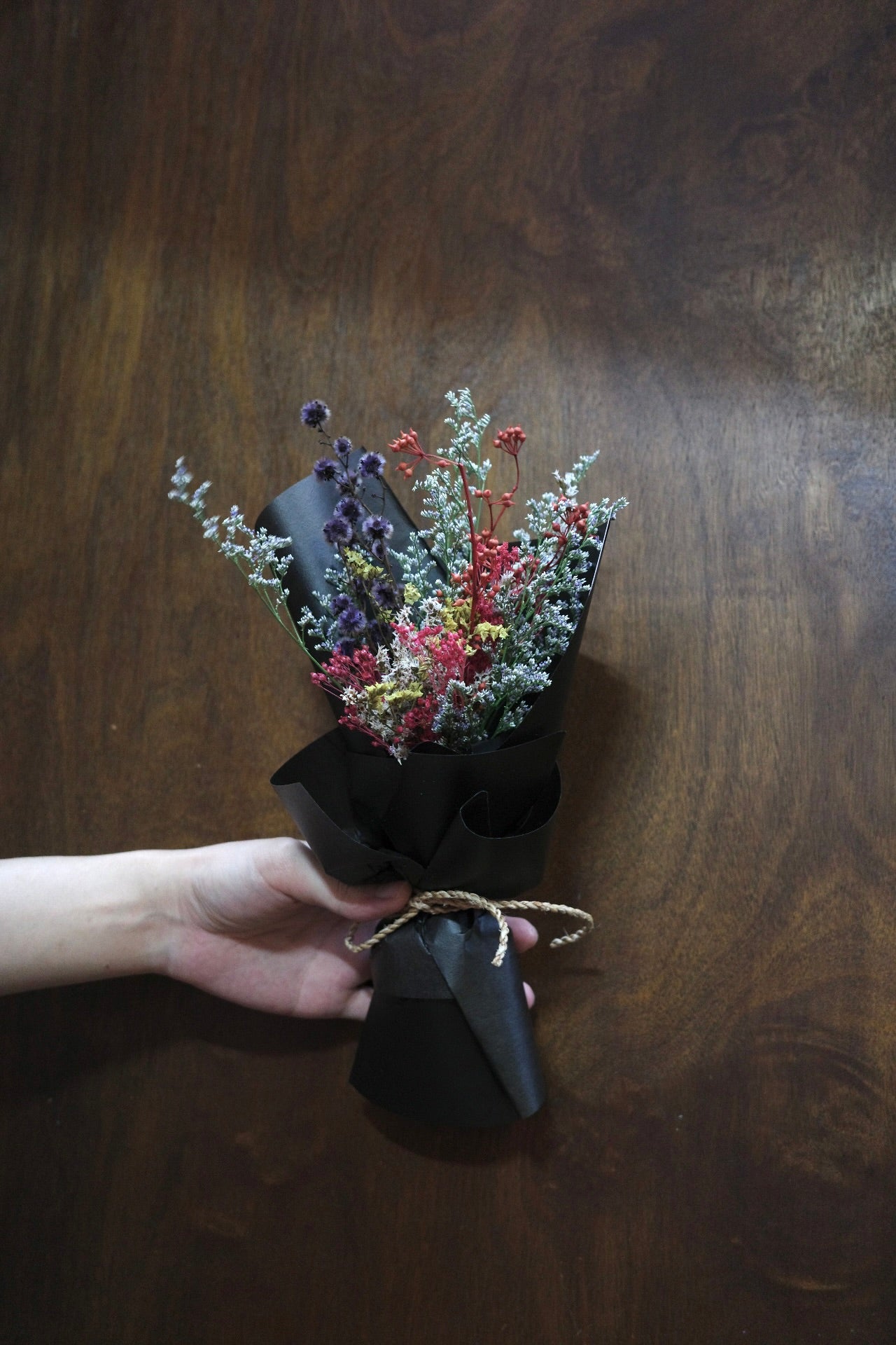 HEARTY HATI Mini Bouquet (Black)